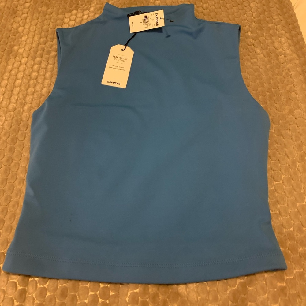 NWT Cropped body contour mock neck top Sz S